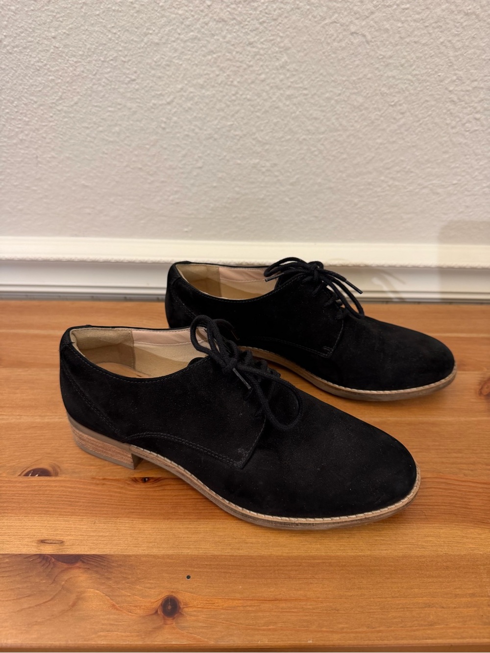 Clark’s Black Suede Lace-Up Oxfords